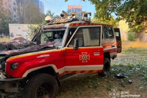 У Краматорську російський дрон атакував рятувальників, які працювали на місці авіаудару
