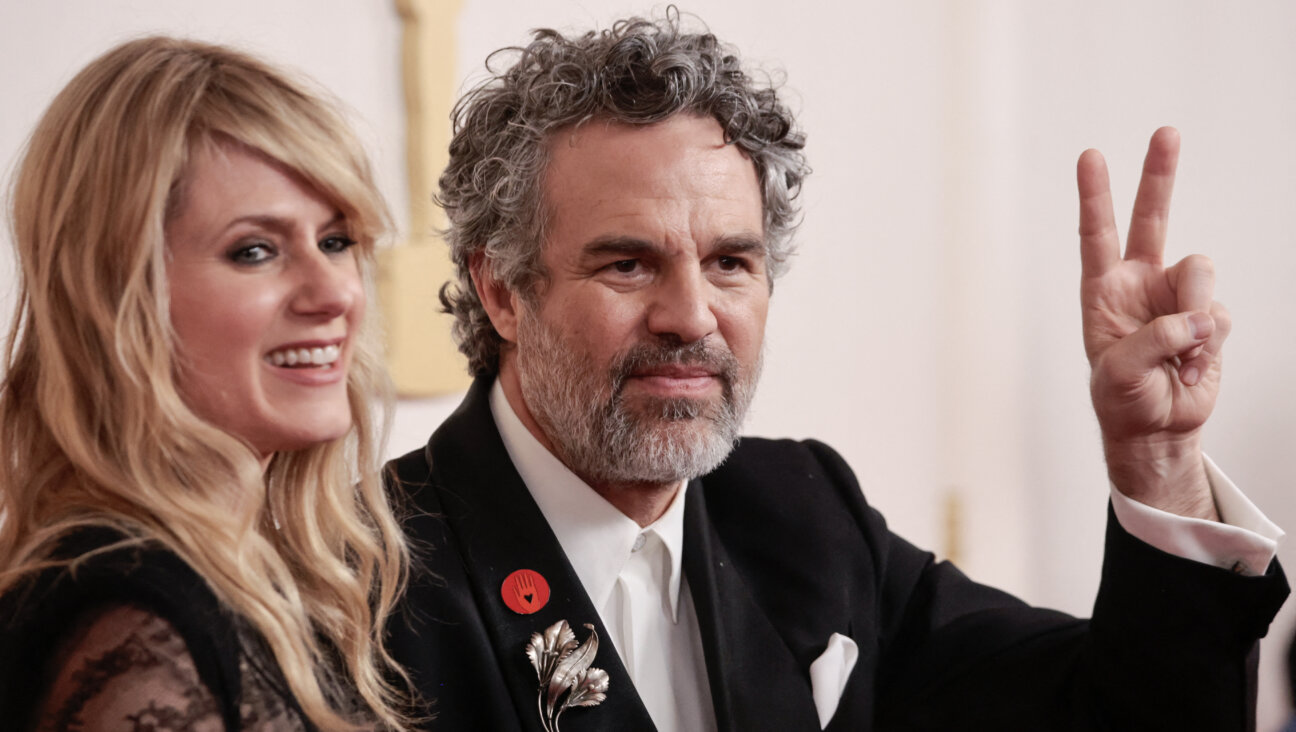 Mark Ruffalo wears Artists for Ceasefire pin, in support of Palestinians, at the 96th Academy Awards.