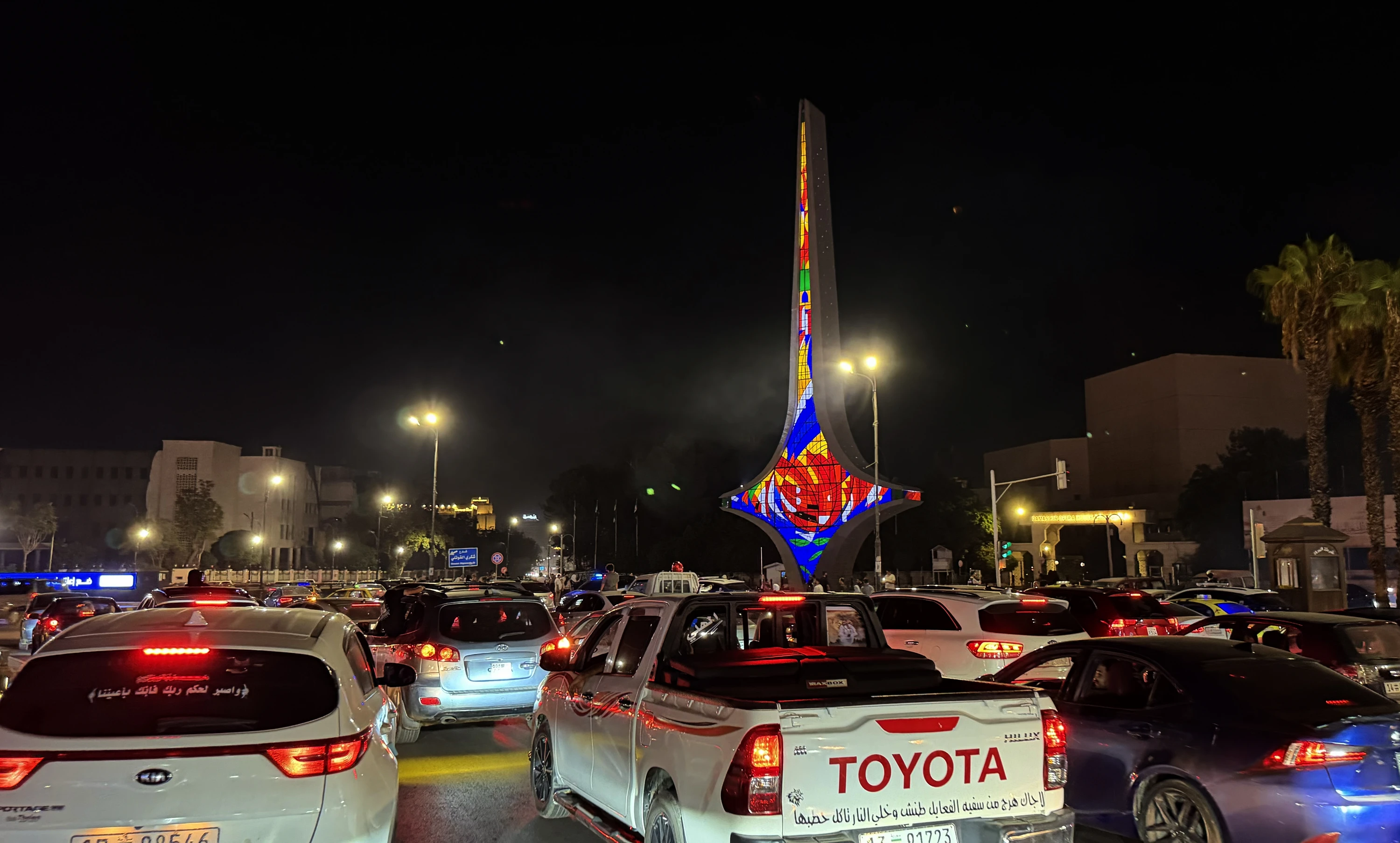 YPG'nin fesih açıklaması Şam sokaklarında kutlandı