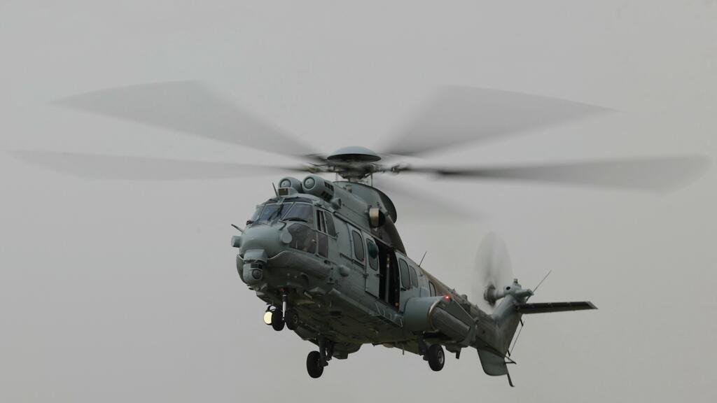[Image d'illustration] Un hélicoptère Airbus H225M Caracal de l'armée de l'air française lors de l'exercice militaire « Taranis » des Forces aériennes et spatiales françaises, sur la base aérienne d'Orléans-Bricy, à Boulay-les-Barres, le 14 novembre 2025.