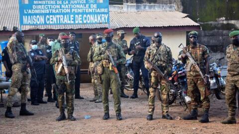 L'entrée de la Maison centrale de Conakry gardée par des militaires. (Illustration).