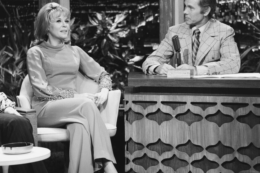 THE TONIGHT SHOW STARRING JOHNNY CARSON -- Pictured: (l-r) Musical guest Jaye P. Morgan during an interview with host Johnny Carson on November 17, 1970 -- (Photo by: Frank Carroll/NBCU Photo Bank/NBCUniversal via Getty Images via Getty Images)