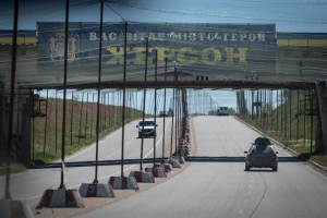 На Херсонщині антидроновими сітками вже захистили понад 250 кілометрів доріг