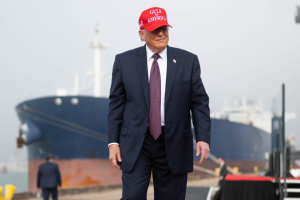 Трамп звинуватив губернаторку Нью-Йорка у підтримці Канади й назвав її дурепою