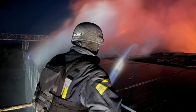 У Бучанському районі лунають вибухи, внаслідок ворожої атаки горять складські приміщення