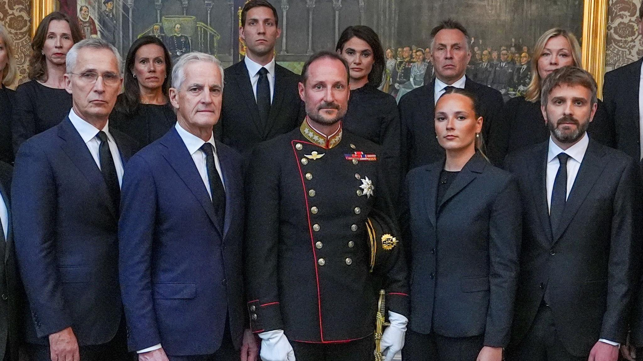 Norway's King Haakon and Crown Princess Ingrid Alexandra pose with Prime Minister Jonas Gahr Stoere and cabinet ministers during an extraordinary cabinet meeting at the Royal Palace, following the death of King Harald, in Oslo, Norway, August 28, 2026. 