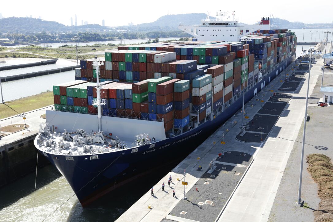 panama canal capacity record