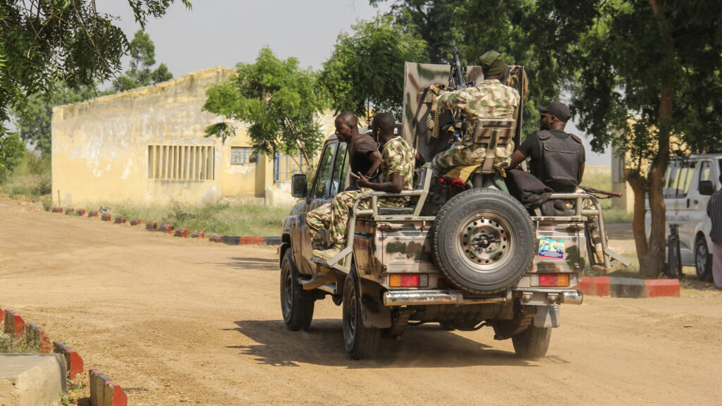 Des soldats de l'armée nigériane à bord d'un véhicule militaire à Ngamdu, au Nigeria, le 3 novembre 2020. (Image d'illustration)
