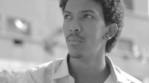 L'acteur et artiste visuel Mohammed Edriso, protagoniste du film Sérotonine (2018), diffusé pour la première fois en France lors du festival Arkawit, qui a lieu à Paris du 2 au 6 septembre 2026.
