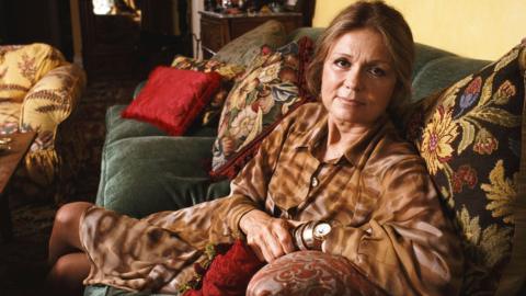 Gloria Steinem pictured in 1990 in her New York City apartment