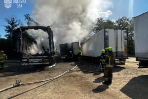 На Одещині ворог ударив по продовольчих і промислових складах, двоє людей постраждали