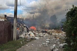У трьох районах Київщині через ворожі атаки пошкоджені будинки, спалахнуло підприємство