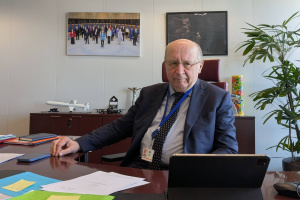 Єврокомісар прокоментував влучання російського дрона в будівлю СБУ