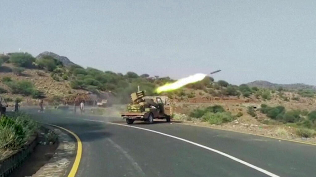 A rocket fired by the Riyadh-backed National Resistance Forces at Houthi fighters on the Kadha front, in Yemen's western Taiz province