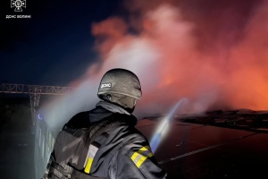 Внаслідок дронової атаки на Київ виникло загоряння у багатоповерхівці, щонайменше двоє постраждалих
