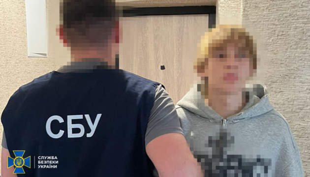 «Зливав» локації військових та складів: на Хмельниччині затримали коригувальника російських ударів