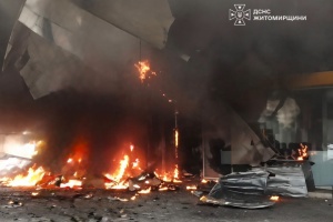 У Звягелі росіяни атакували АЗС і магазин, двоє загиблих 