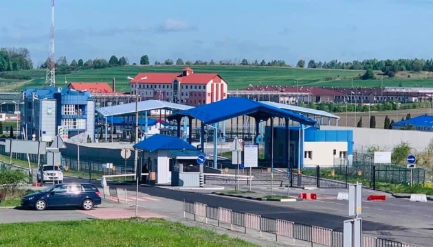 Атака дронів: Польща вночі евакуювала понад 600 людей з двох ПП на кордоні з Україною