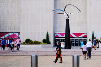 National Museum of American History statue AP - 26255597643775