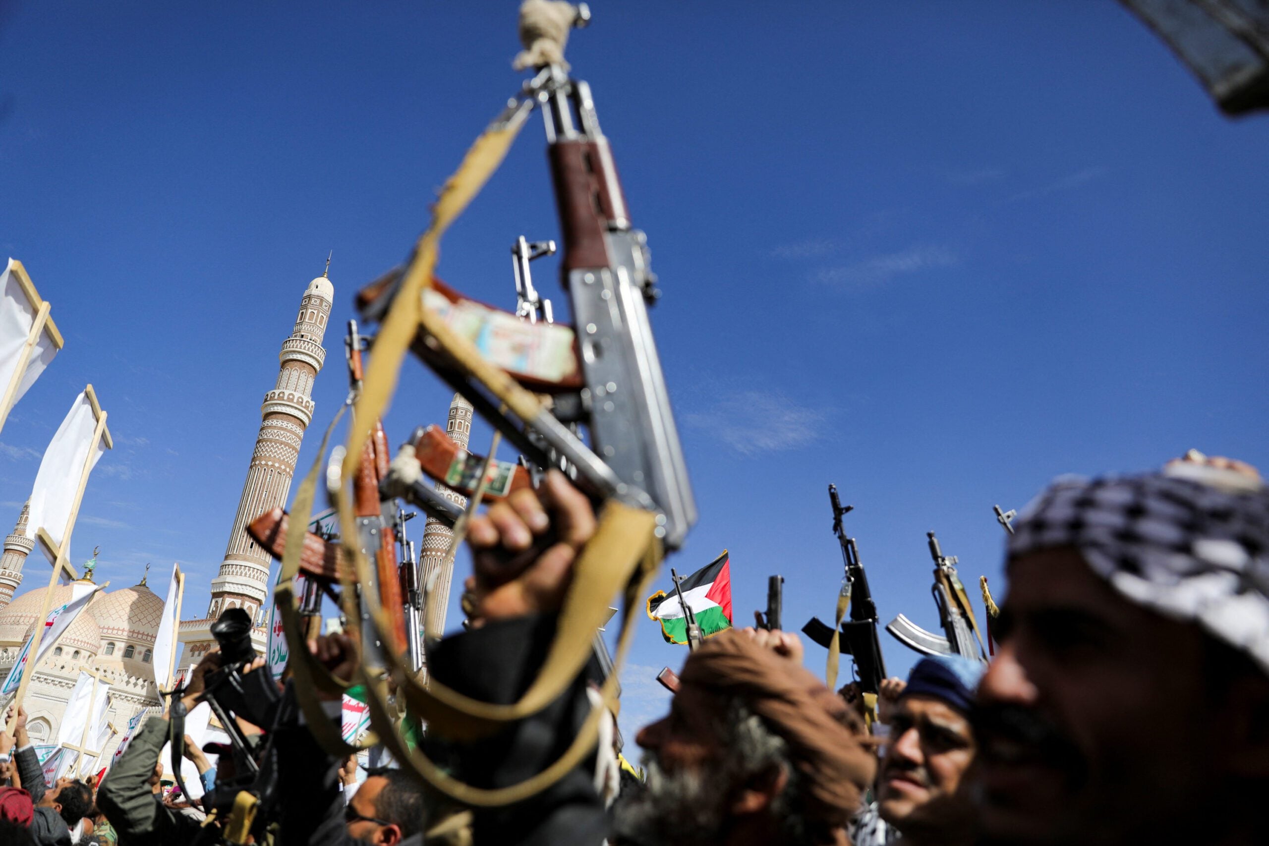 Gulf States Postpone Iran Talks as Houthis Strike Saudi Arabia