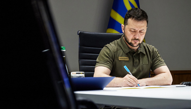 Зеленський відзначив нагородами 278 військових