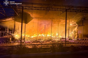 Ворог вдарив дроном по ринку у Великому Бурлуку, спалахнула пожежа