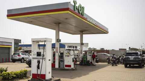 Vue d'ensemble d'une station-service T-Oil à Lomé, le 27 février 2026.