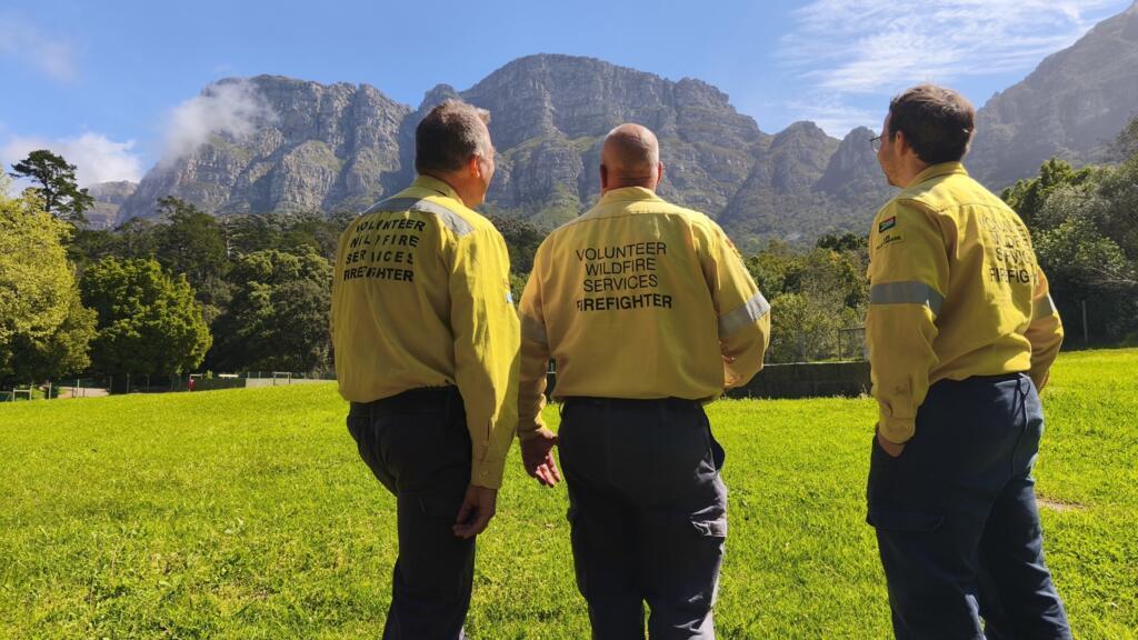 Des bénévoles du Volunteer Wildfire Services (VWS) au Cap.