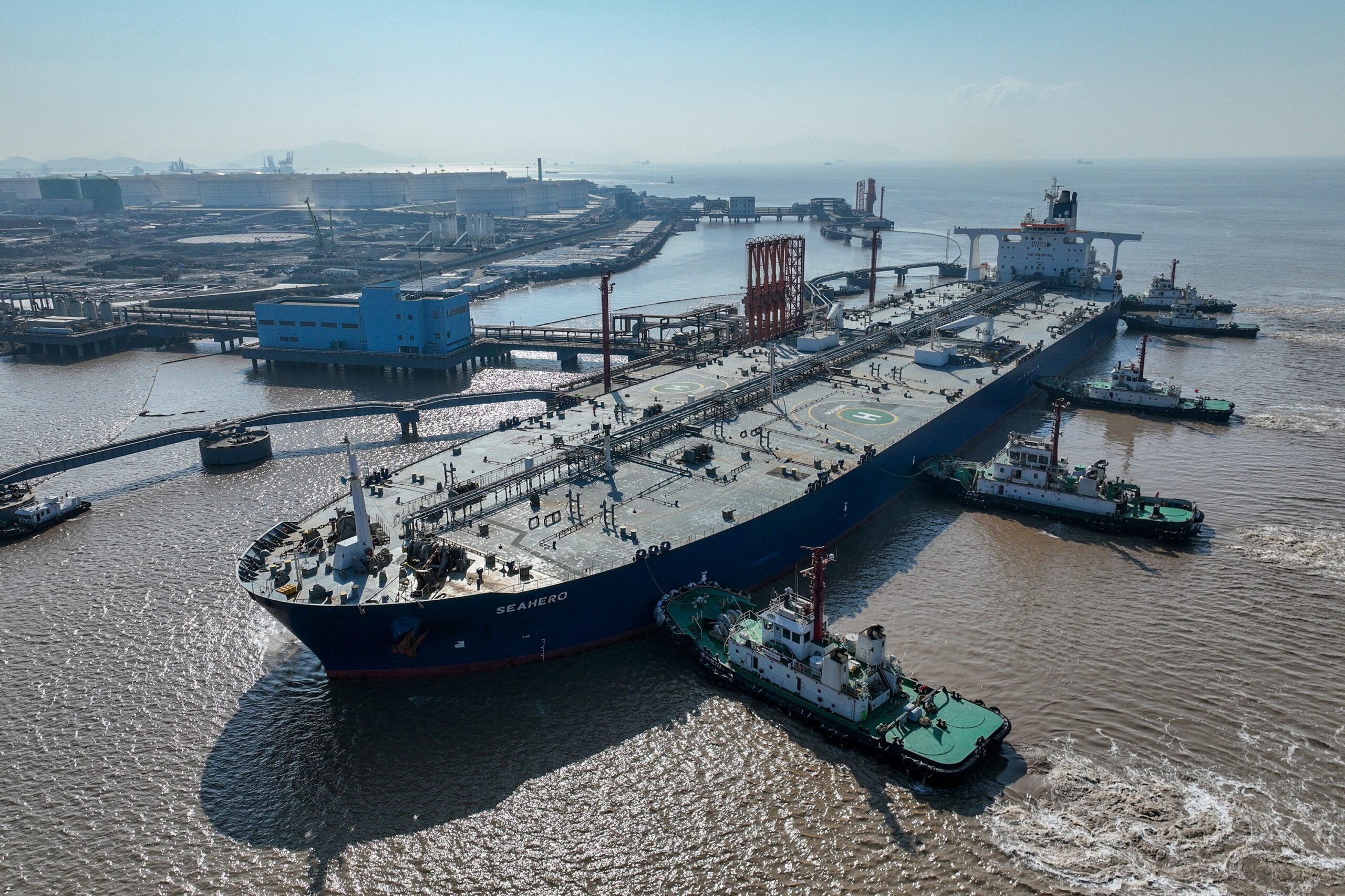 Ships Face Fuel Delays at China’s Zhoushan on Supply Squeeze