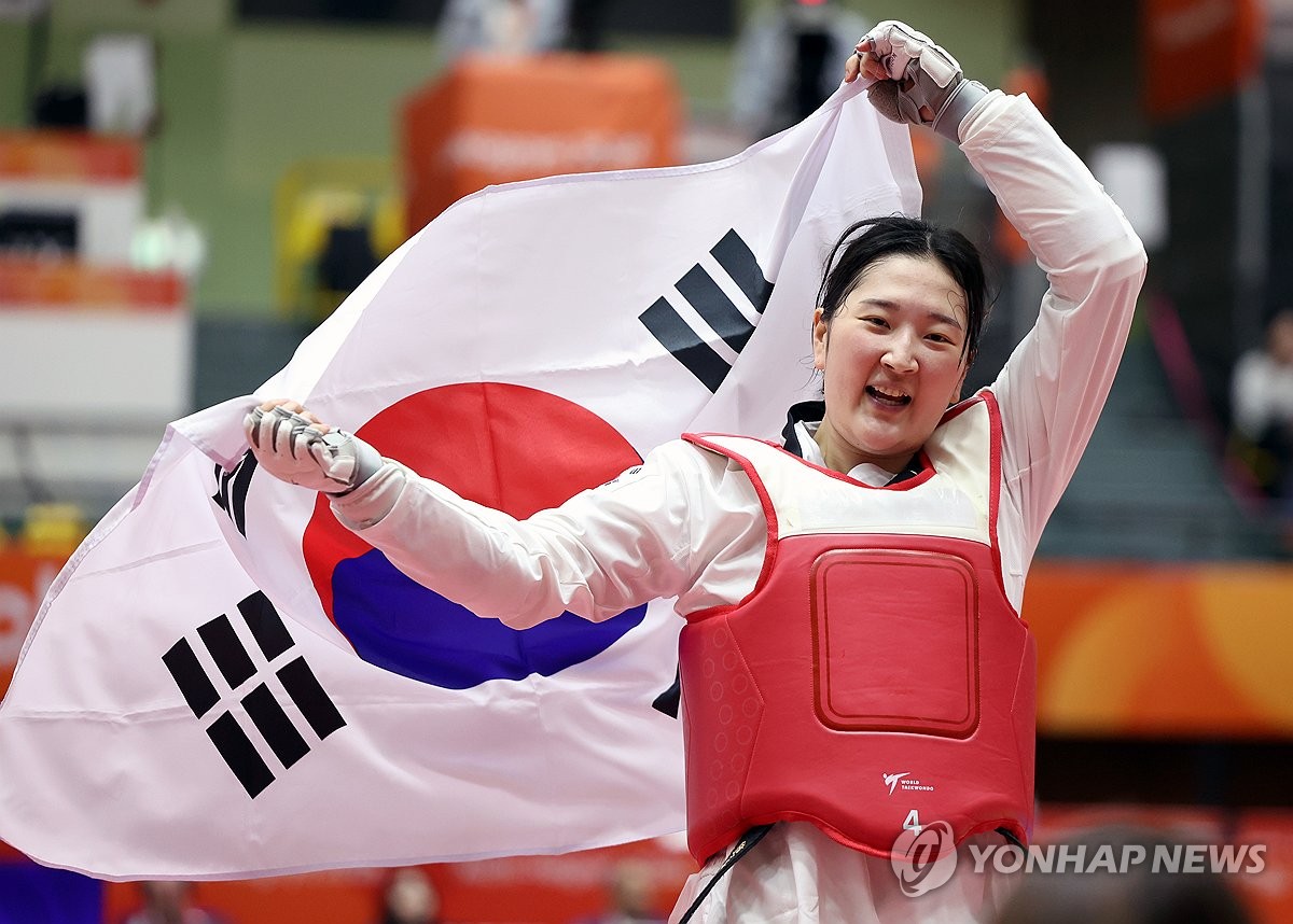 Song Da-bin of South Korea celebrates after winning gold in the women's -67-kilogram division in taekwondo at the Aichi-Nagoya Asian Games at Toyohashi Gymnasium in Toyohashi, Japan, on Oct. 3, 2026. (Yonhap)