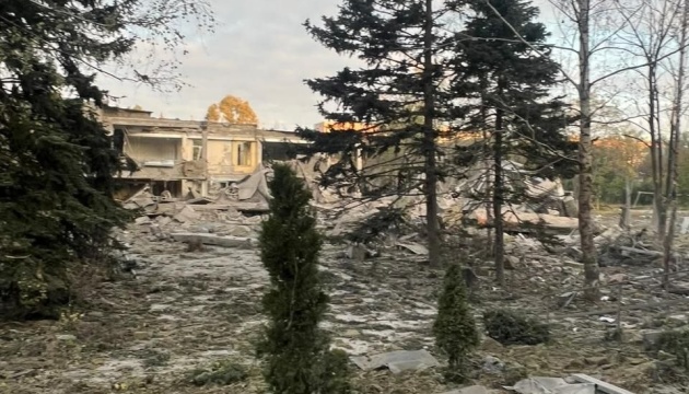 Росіяни за добу 17 разів обстріляли населені пункти Донеччини, є поранені