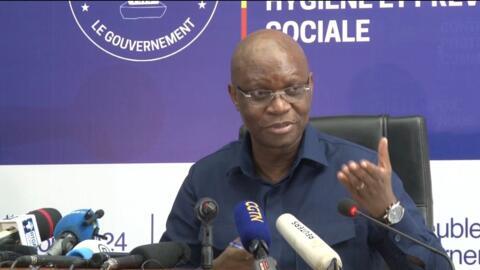 Samuel-Roger Kamba, ministre congolais de la Santé, en conférence de presse à Kinshasa, le 19 août 2024.
