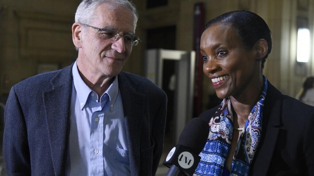 Darfoza Gauthier et son mari Alain au palais de justice de Paris, le 10 mai 2026.