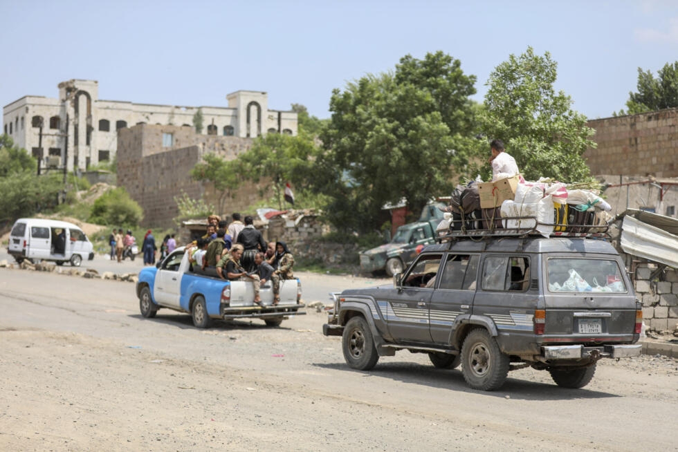 A fleeing family drives behind Saudi-backed Yemeni government forces near the Jabal Han front, west of the city of Taiz, on October 3, 2026.