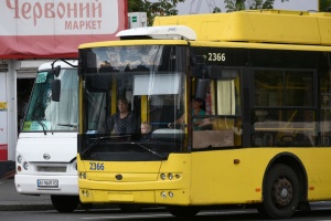 У Києві готують автобусні маршрути для підвезення пасажирів від «червоної» до «зеленої» гілки метро 