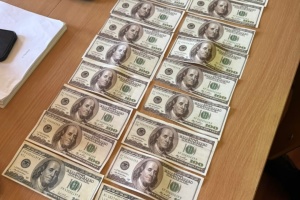 У Чернівцях затримали директора коледжу, якого підозрюють в отриманні хабаря