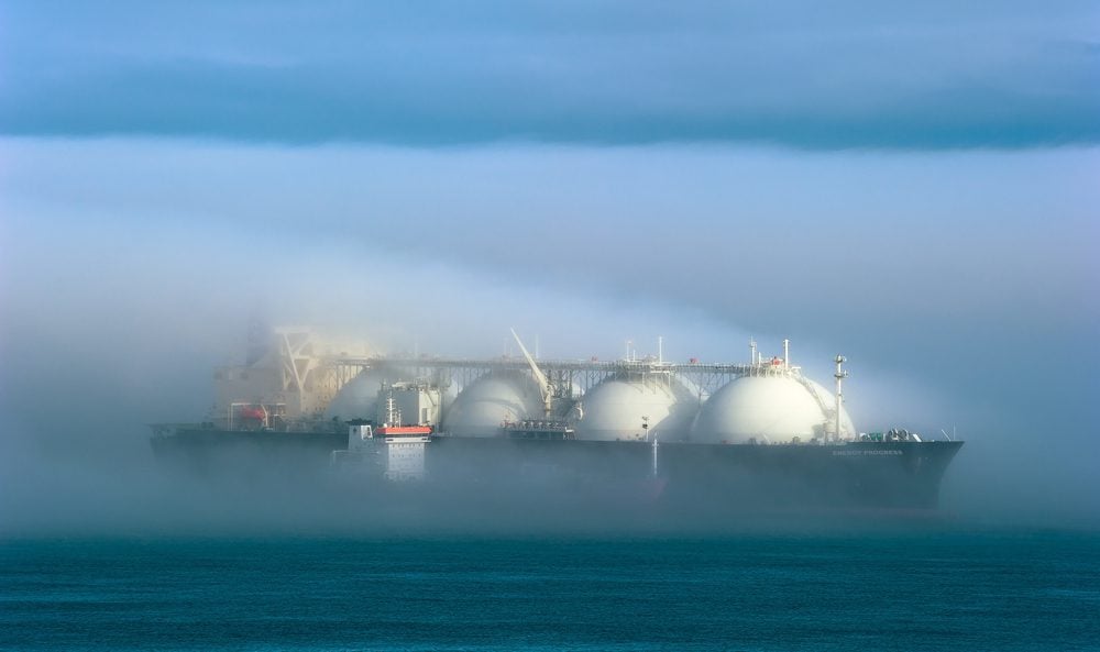 lng ship bunkering in fog