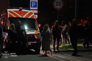 Удар дрона по багатоповерхівці в Києві: четверо постраждалих, двоє з них -  діти