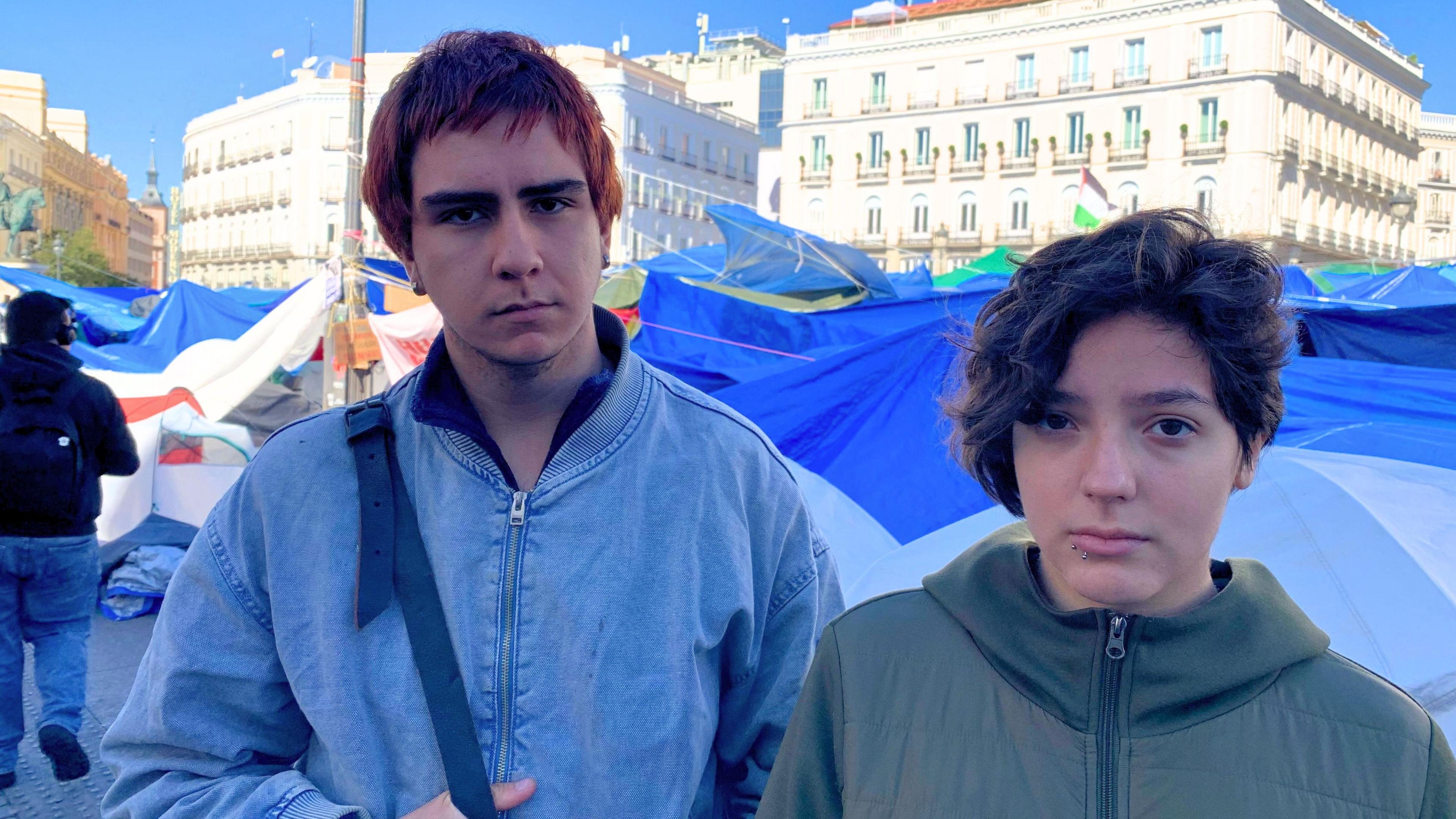 Student Jorge Moreno (left) and university graduate Pierina Nicuray 