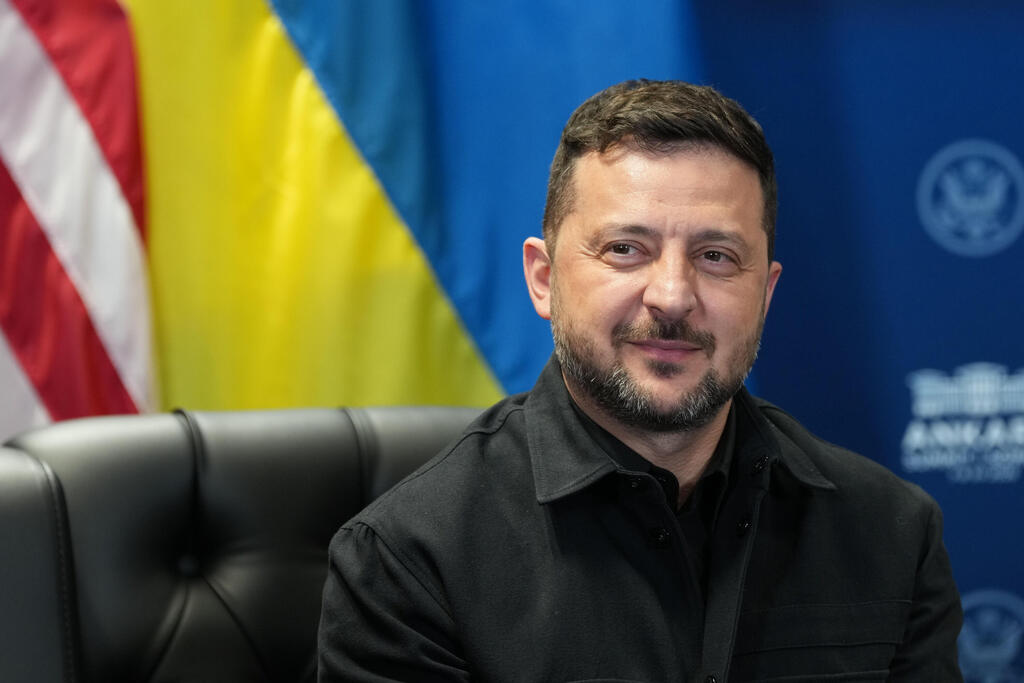 Zelenskyy: 'Air defense packages are a vital need for us right now' (Photo: AP Photo/Alex Brandon) נשיא אוקראינה זלנסקי במפגש עם נשיא ארה"ב טראמפ בשולי פסגת נאט"ו ב אנקרה טורקיה