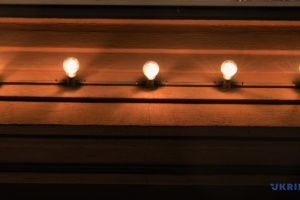 У Києві через обстріли масштабні відключення світла, графіки не діють