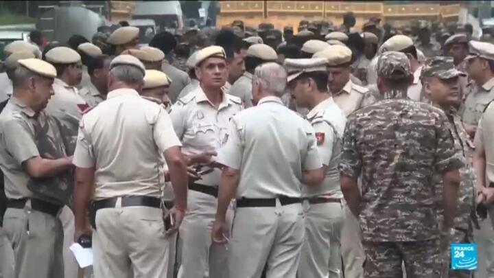 India detains 'cockroach' movement leaders in bid to thwart election protest