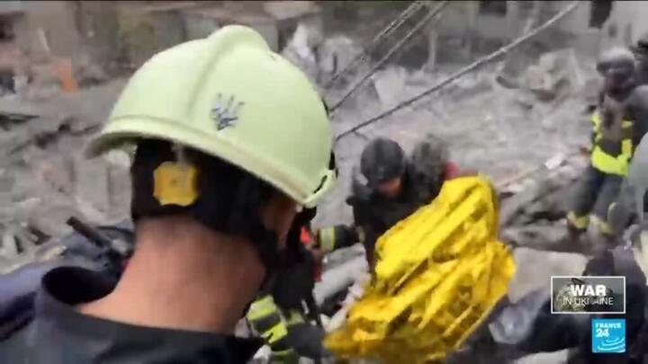 War in Ukraine: Russian strikes kill 15, including a young girl
