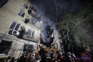 Ракетний удар по Харкову: під завалами будинку знайшли двох загиблих, 10 людей постраждали