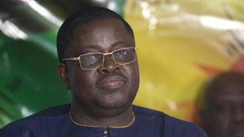 Nourénou Atchadé, alors porte-parole du parti Forces cauris pour un Bénin émergent (FCBE), lors d’une conférence de presse de l’opposition à Cotonou, le 3 mai 2019 (image d'illustration)