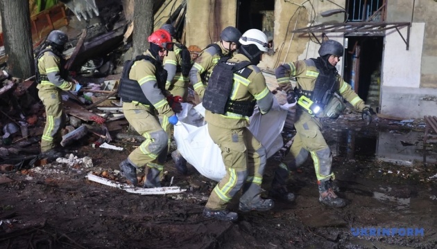 Ворожий удар по п'ятиповерхівці у Харкові: кількість загиблих зросла до чотирьох