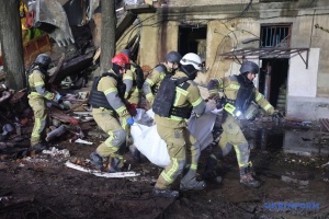 Ворожий удар по п'ятиповерхівці у Харкові: кількість загиблих зросла до чотирьох