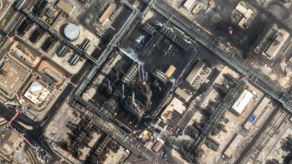 Saudi Aramco's Ras Tanura oil refinery targeted by Iranian drones (Photo: AFP PHOTO / SATELLITE IMAGE ©2026 Vantor) בית זיקוק של חברת ארמקו