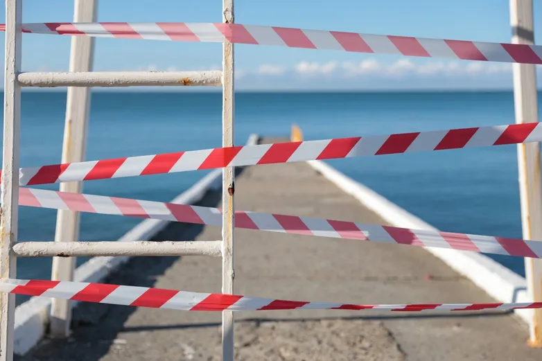 В Черном море — опять огромное нефтяное пятно на десятки километров. Оно появилось после атаки дронов на танкер у берегов Сочи