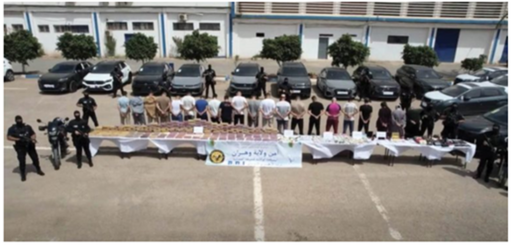 Une mise en scène des interpellations habituelle, comme sur cette image provenant du média Le Courrier d’Algérie, le 5 septembre 2026